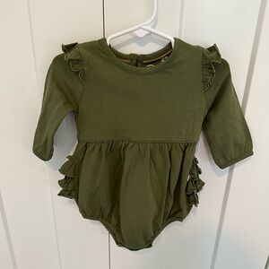 Ruffle Butts NWT green Romper 3-6m